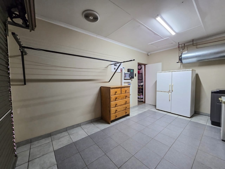 3 Bedroom Property for Sale in Kannoniers Park North West